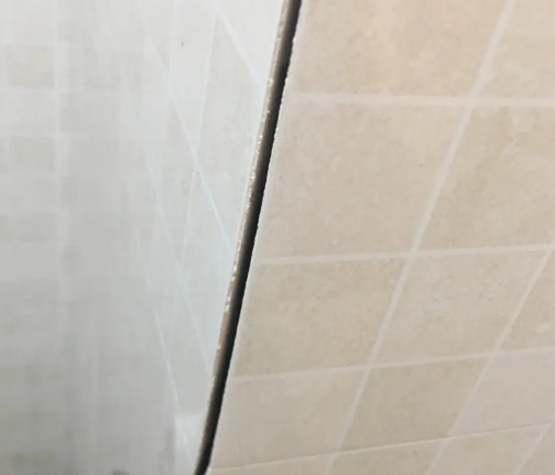永仁瓷砖空鼓维修公司分享阳台瓷砖脱落的修复过程可以分为以下几个步骤