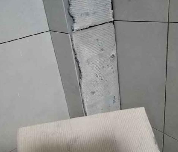 永仁瓷砖空鼓维修公司分享下厨房瓷砖脱落的补救措施。